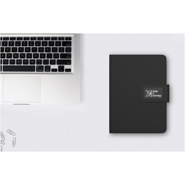 Logotrade Werbegeschenke das Foto: SCX.design O16 A5 Notizbuch mit Powerbank und Leuchtlogo