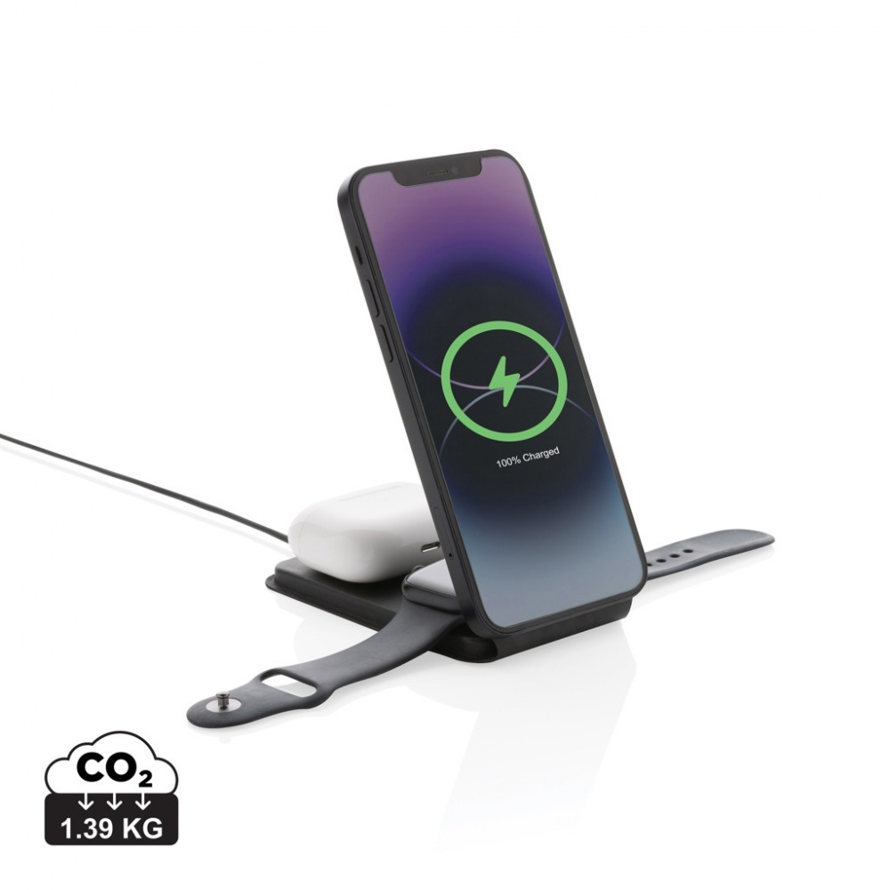 Logotrade Firmengeschenke das Foto: Swiss Peak 15W 3-in-1 magnetischer Wireles Charger aus rPU