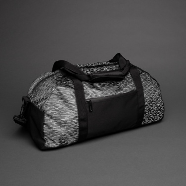 Logotrade werbemittel das Foto: AWARE™ reflektierende RPET Wochenendtasche