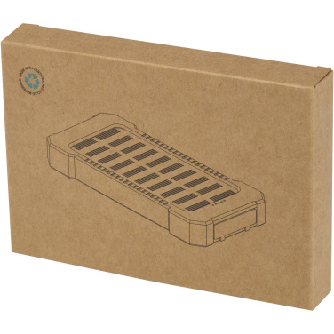 Logotrade Werbegeschenke das Foto: Altair 10 W 5000 mAh robuste Solar Powerbank aus recyceltem Kunststoff mit integrierter Taschenlampe