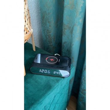 Logotrade Logogeschenke das Foto: Wecker und kabelloses Ladegerät ADELAIDE