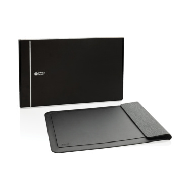 Logo trade promotional gifts image of: Swiss Peak 15W magnetic charging laptop sleeve 14-15,6"