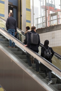 Logotrade ärikingituse foto: Swiss Peak AWARE™ vargusvastane 15,6-tolline sülearvuti seljakott