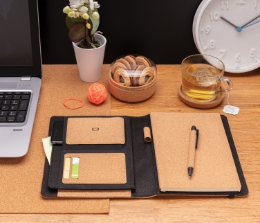Logo trade meene pilt: Deluxe korgist portfolio A5 koos pliiatsiga