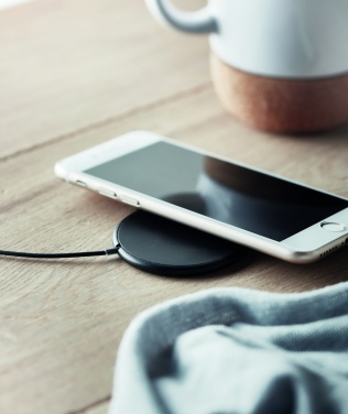 Logotrade reklaamkingituse foto: Magnetiline juhtmevaba laadija 10W