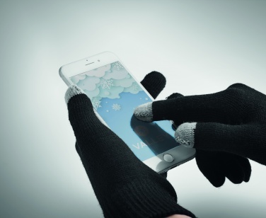 Logo trade ärikingid foto: Talvekomplekt taaskasutatud materjalist, kindad, müts ja sall