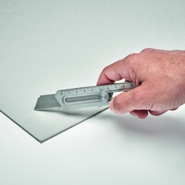 Logotrade meened pilt: Mitme tööriistaga sissetõmmatav nuga