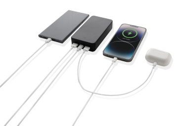 Logotrade firmakingituse foto: Boostcore RCS taaskasutatud plastist akupank 20 000 mAh USB C