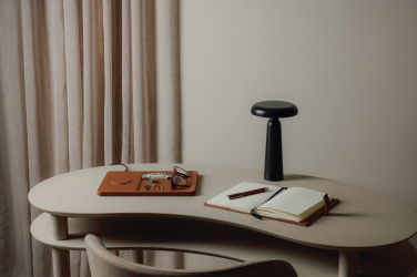 Logo trade ärikingi pilt: VINGA Avery RCS laualamp