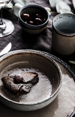 Logo trade mainoslahjat tuotekuva: VINGA Nomimono lautassetti 26,5 cm