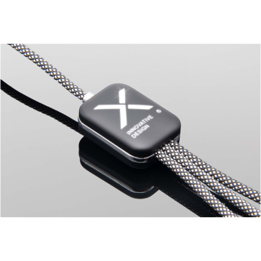 Logotrade mainostuotet kuva: SCX.design C33 60 W:n Type-C-latauskaapeli, jossa on kaksi valaistua logoa