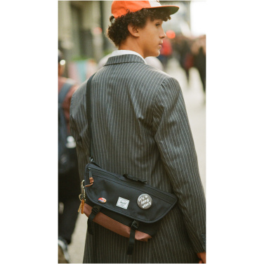 Logotrade reklaminės dovanos nuotrauka: Herschel Cove perdirbtas pasiuntinių krepšys 22,5L