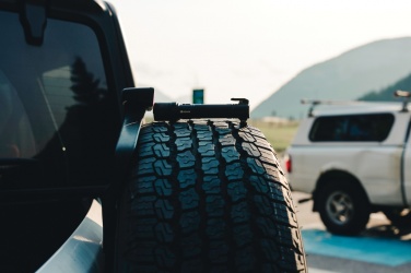 Лого трейд бизнес-подарки фото: Высокопроизводительный автомобильный фонарик Gear X RCS из переработанного алюминия
