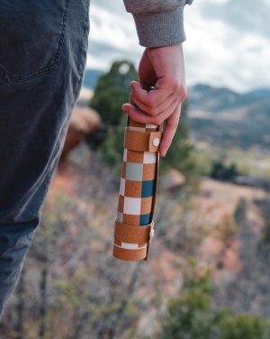 Logotrade reklamprodukter bild: Britton kork hopvikbart backgammon och dam-spel