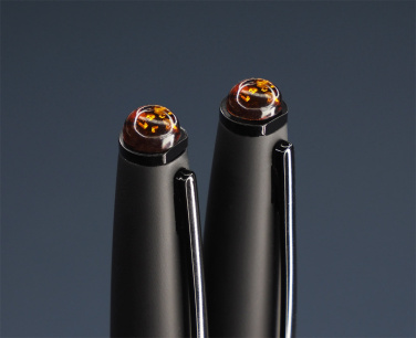 Logotrade kampanjprodukter bild: Amber Pen set  1235036